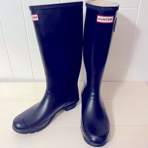 Hunter Original Tall Boots. Size US 6male/7female.
